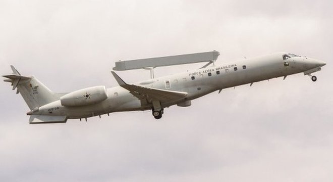O avião-radar E-99 é o modelo usado para as interceptações 