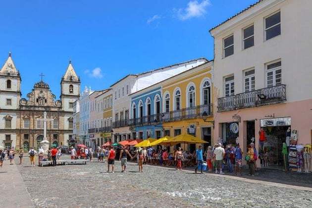 O bairro do Pelourinho, o centro histórico de Salvador, é um Patrimônio Mundial da UNESCO e é um dos destinos turísticos mais populares do Brasil. 