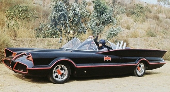 O Batmóvel original de 1966 foi criado pelo customizador George Barris / Reprodução