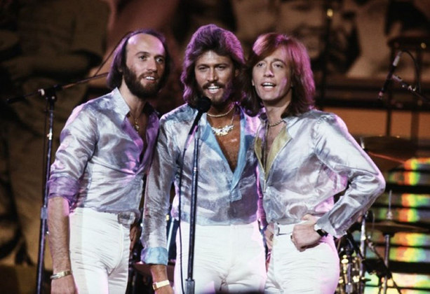O Bee Gees foi uma banda de pop, formada em Brisbane, na Austrália, pelos irmãos britânicos Barry, Robin e Maurice Gibb. Foram três períodos em atividade: 1958-1983; 1987-2003 e 2009 a 2012. 