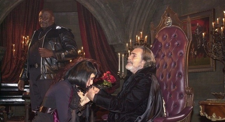 Amélie (Betty Gofman), Godzilla (Tony Tornado) e Bóris (Tarcísio Meira) em “O Beijo do Vampiro” 