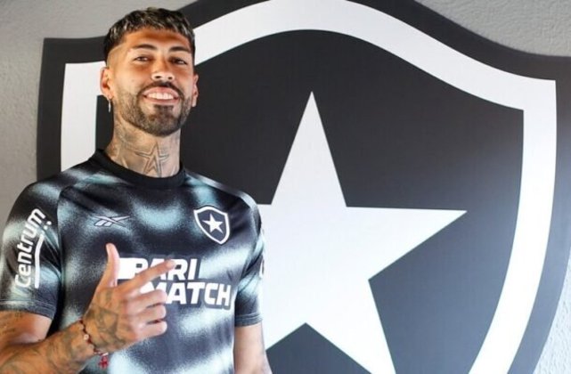 O Botafogo confirmou oficialmente a contratação de Alexander Barboza. O Glorioso e o zagueiro já tinham um acordo desde antes da virada do ano e, agora, assinaram um vínculo por três temporadas - Foto: Vítor Silva/Botafogo