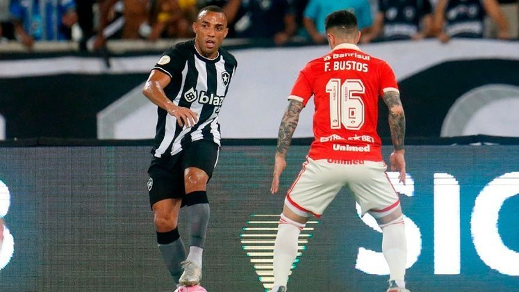 O Botafogo perdeu para o Internacional por 1 a 0, pela 32ª rodada do Brasileirão. O duelo reservou poucas chances, mas o Alvinegro não conseguiu aproveitá-las, enquanto o Colorado castigou no segundo tempo. Veja as notas! (Por: Guilherme Xavier)