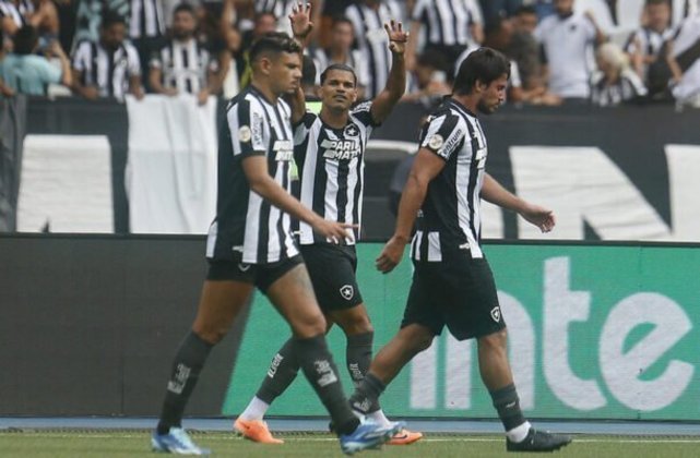 O Botafogo, por incrível que pareça, somou três meses sem perder (abril, junho e julho). Ou seja, um 1/4 do ano. Mas também amargou meses de jejum, como setembro e novembro - Foto: Vitor Silva/Botafogo 