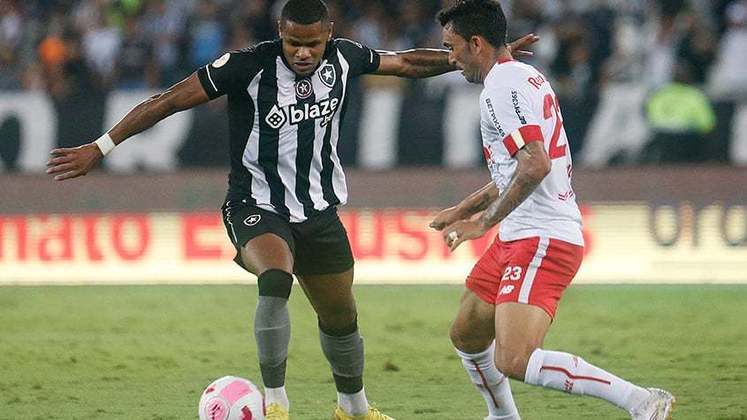 O Botafogo venceu o RB Bragantino na noite desta quarta-feira por 2 a 1 e conquistou três pontos importantes neste Campeonato Brasileiro. Gabriel Pires e Tchê Tchê marcaram os gols da vitória no Nilton Santos. 
