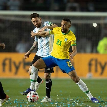 O Brasil é líder das eliminatórias com 35 pontos em 13 jogos. A Argentina, com o mesmo número de jogos, vem em segundo com 29 pontos. Fecham o G4, no momento, Equador, com 23 pontos, e Colômbia, com 17, ambos em 14 partidas. O Peru está em quinto, indo para a repescagem, com 17 pontos.  
