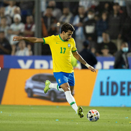 O Brasil teve as melhores chances já no primeiro tempo. A melhor foi a que Paquetá deixou Vini Jr de cara para o gol, mas o atacante do Real Madrid tentou uma batida diferente e chutou para fora. 