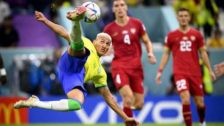  O Brasil venceu a Sérvia, na estreia da Copa do Mundo Qatar 2022, por 2 a 0, nesta quinta-feira (24), e lidera o grupo G. Os gols da Seleção foram marcados por Richarlison, sendo o segundo um golaço de voleio. Confira as imagens da vitória:
