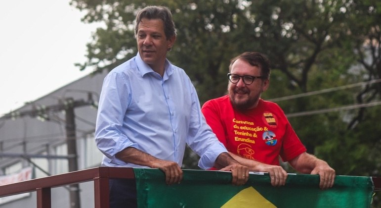 Fernando Haddad (PT), candidato ao Governo de SP, durante carreata nesta quinta-feira (20)