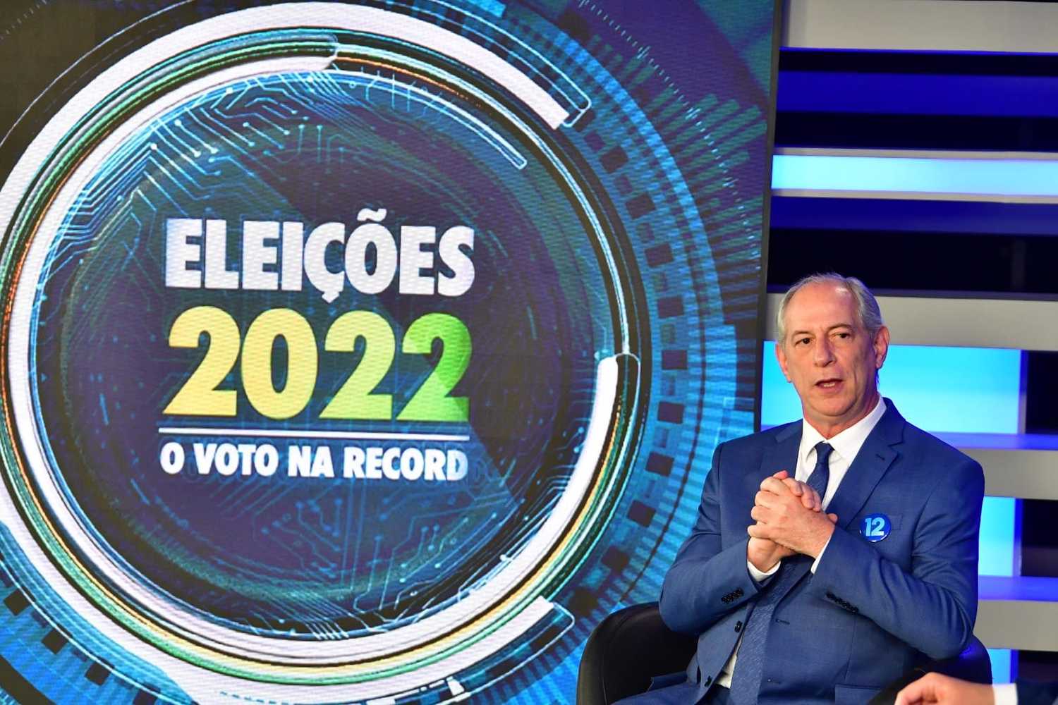 Ciro lamenta apoio de irm os ao PT no Cear A facada est