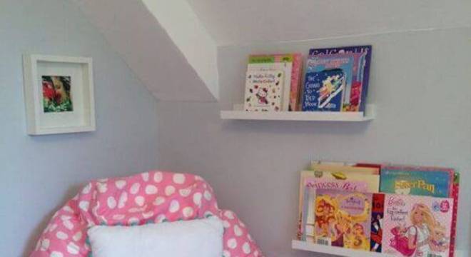 O cantinho da leitura ficou mais aconchegante com a presença de um puff gigante