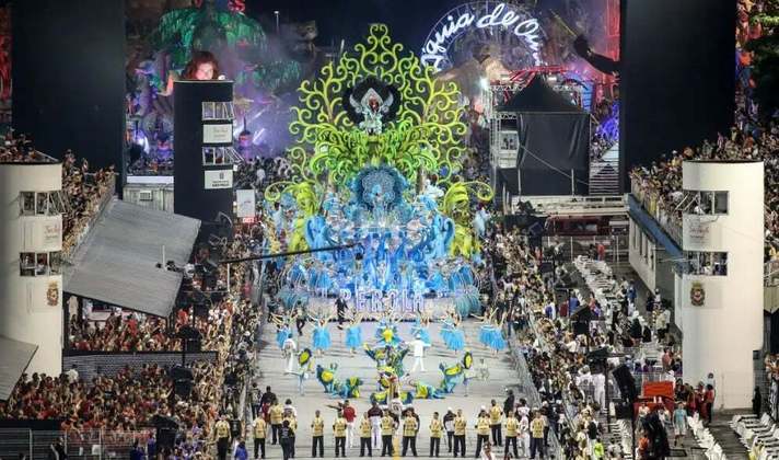 O Carnaval 2024 começa na sexta-feira, dia 9 fevereiro. E em São Paulo o desfile das escolas de samba já acontece na largada: dias 9 e 10, no Sambódromo do Anhembi.