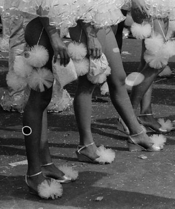 O Carnaval brasileiro, como é conhecido hoje, é resultado de uma rica mistura de influências, com raízes que remontam a diferentes culturas e momentos históricos.