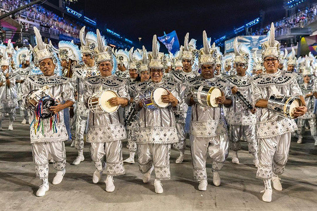 O Carnaval é a maior festa popular do Brasil, sendo que ela acontece durante os quatro dias que precedem a quarta–feira de cinzas. 