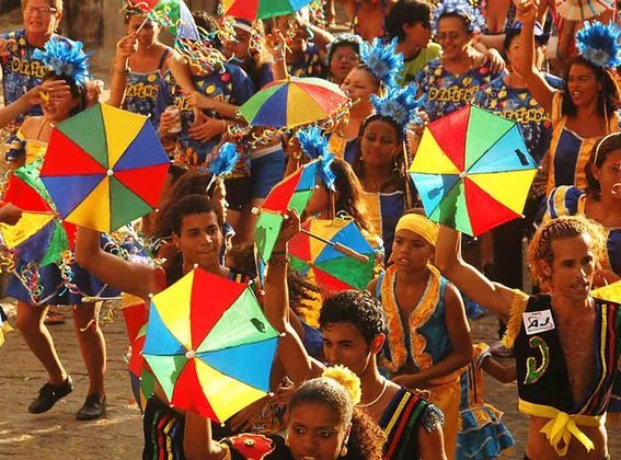 O Carnaval é um dos momentos mais sublimes do ano, pois leva alegria ao povo, que vai às ruas celebrar a folia e confraternizar. Além do samba, outros gêneros musicais se destacam na festa. Em Recife, capital de Pernambuco, o Frevo é o principal destaque, com marchinhas aceleradas e muita dança típica.