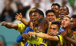O Catar fez a festa para os outros aproveitaram: Equador comemorou a vitória na primeira partida da Copa com o placar de 2 a 0