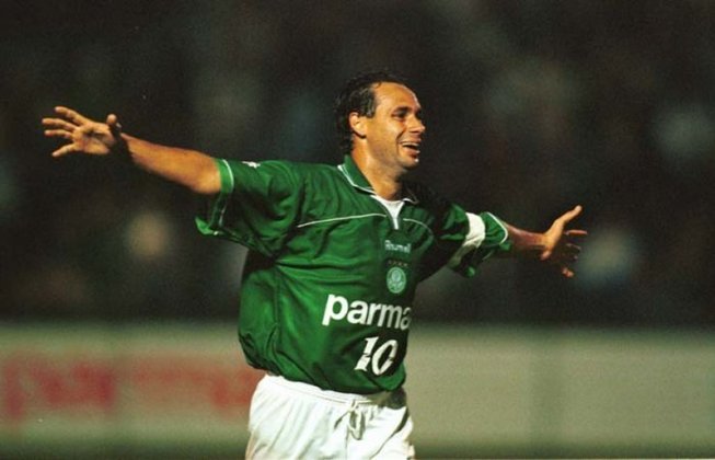 O centroavante nunca conquistou a Copa do Brasil, mas bateu na trave. Apesar de ídolo do Palmeiras, ele chegou na final do torneio em 2000 pelo São Paulo. Na ocasião, o Tricolor foi superado pelo Cruzeiro.