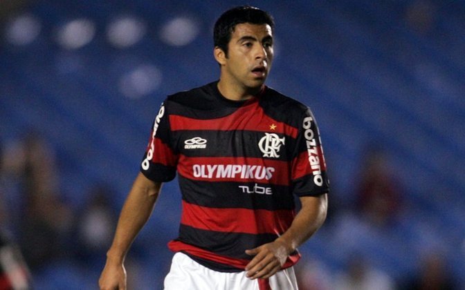 O chileno atuou no Brasil por São Paulo, Cruzeiro, Santos, Flamengo e Corinthians.
