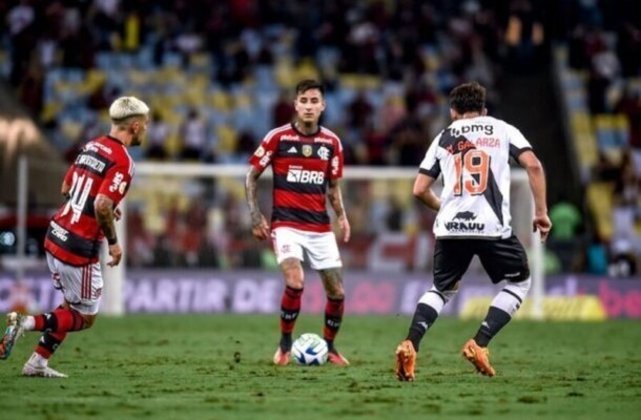 O chileno Pulgar terminou 2023 em alta no Flamengo e conquistou seu espaço entre os onze. Foto: Marcelo Cortes/CRF