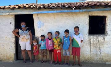 Saiba como apoiar as instituições que ajudam as famílias que enfrentam a fome no interior do Brasil (André Tal e Mariana Soares/Record TV)