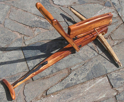 O Chukonu também possui origem chinesa e é um antecessor do rifle automático. O suporte de madeira na parte de cima comportava até dez flechas. Além disso, entrava em posição de disparo automaticamente após a anterior ter sido acionada