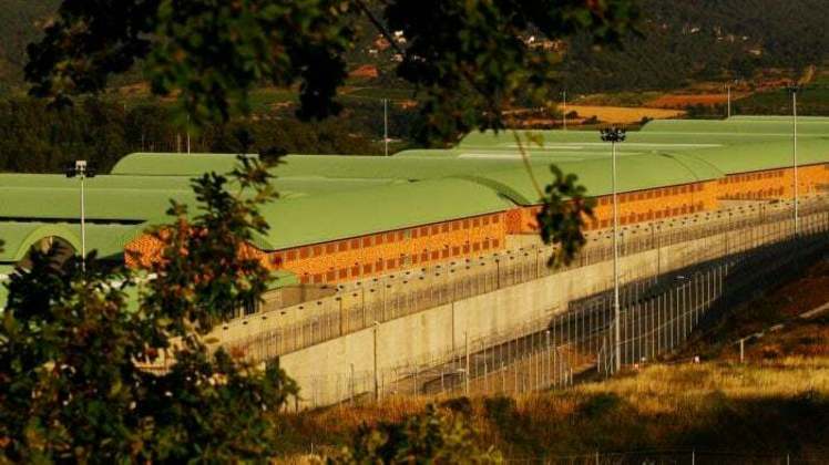 O complexo penitenciário fica no município de Sant Esteve Sesrovires, a 40 quilômetros do centro de Barcelona.
