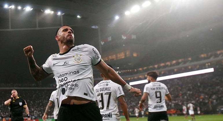 O Corinthians empolgava na Copa do Brasil. Na semifinal, o Timão eliminou o Fluminense após uma vitória por 3 a 0, na Neo Química Arena e garantiu vaga na decisão da competição. O adversário na final era o Flamengo