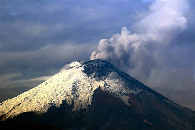O Cotopaxi, no Equador, com 5.897m, tem atividade vulcânica e, por isso, não é oficialmente liberado para alpinismo. Mas o número de escaladas chega a 5 mil por ano. As rotas não estão entre as mais difíceis, mas há armadilhas como fendas escondidas no gelo e encostas íngremes de neve.