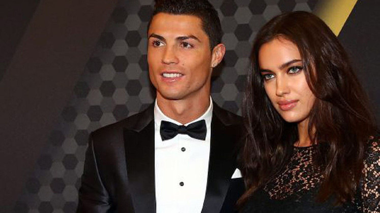 O craque português Cristiano Ronaldo namorou a modelo russa Irina Shayk por cinco anos. Eles terminaram em 2015.