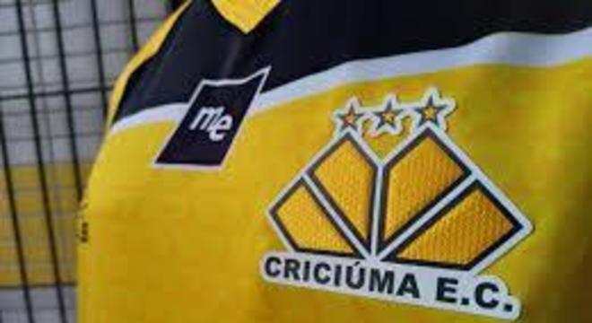 O Cricima tem trs estrelas em seu escudo, que representam conquistas importantes do clube. A Copa do Brasil  de 1991, a Srie B de 2002 e a Srie C de 2006.