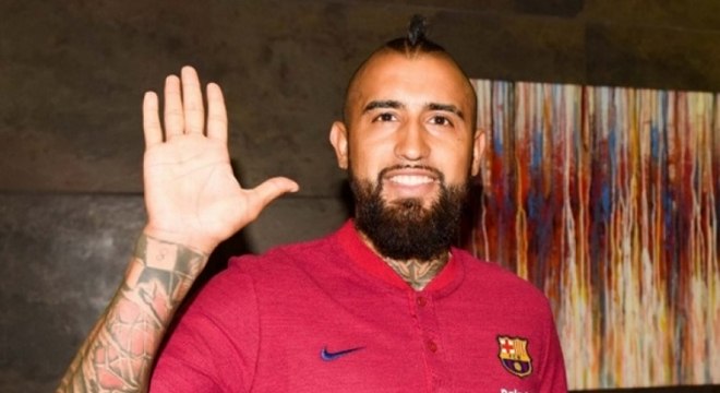 O departamento médico do Barcelona liberou o chileno Arturo Vidal para estrear pela equipe catalã. O jogador está à disposição do técnico Ernesto Valverde para a final da Supe