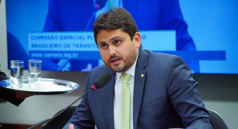O ministro das Comunicações, Juscelino Filho, durante audiência na Câmara dos Deputados