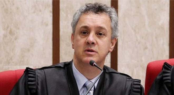 Na tarde deste domingo, o desembargador João Gebran Neto chegou a suspender HC