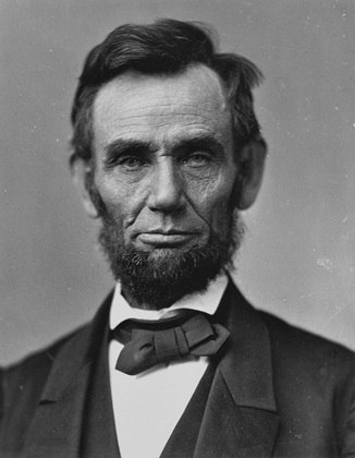 O dia 15 de abril de 1865 marcou o primeiro assassinato de um presidente americano no exercício do mandato: Abraham Lincoln. 