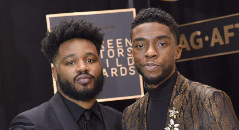 O diretor Ryan Coogler (à esq.) e o ator Chadwick Boseman, responsáveis pelo sucesso de 'Pantera Negra'