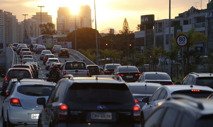 O efeito dessa emissão de gases em Nova Progresso, se formos comparar à poluição causada pelo trânsito, tem a seguinte proporção. É como se cada pessoa dirigisse mais de 500 carros, todos os dias, ao longo de 20 km na cidade.