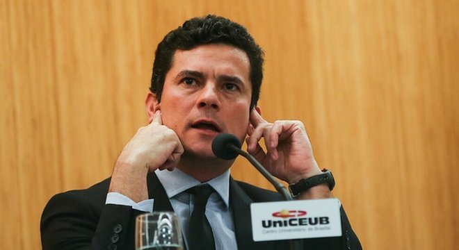  Juristas destacam a necessidade de neutralidade e independência do judiciário, mas Moro nega 'qualquer anormalidade ou direcionamento' da atuação dele como magistrado