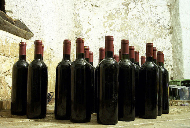 O escolhido foi um vinho que custa 2,79 euros ( cerca de 15 reais). 
