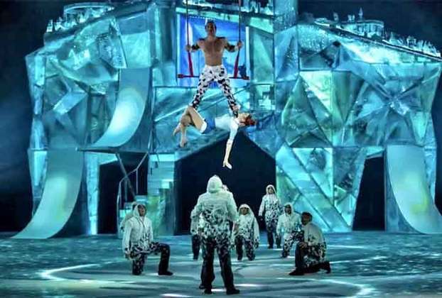 O espetáculo deve contar com todas as acrobacias incríveis realizadas em uma pista de gelo, algo inédito para o público brasileiro.