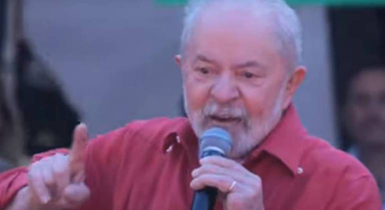 O ex-presidente Luiz Inácio Lula da Silva durante evento em Diadema (SP) neste sábado (9)