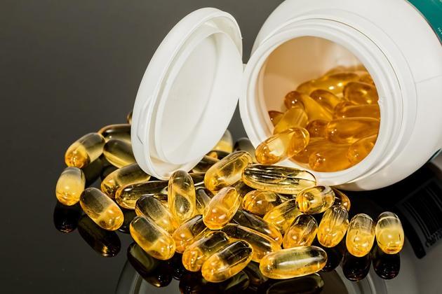 O farmacêutico também pode indicar complexos vitamínicos, suplementos alimentares, cápsulas de óleo de peixe e medicamentos fitoterápicos industrializados.