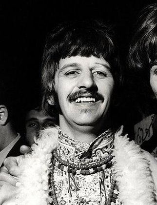 O fato aconteceu durante as gravações do White Album, em 1968. O baterista brigou com a banda e ficou duas semanas sumido, por isso, em algumas músicas, é Paul McCartney quem assume o instrumento.
