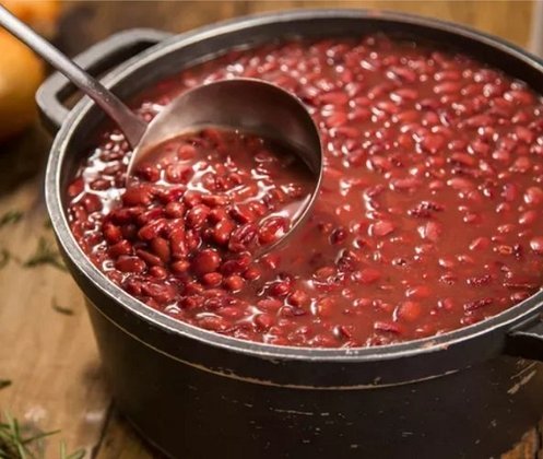 O feijão contém boas quantidades de vitaminas do complexo B, como B6, ácido fólico e niacina. Isso ajuda a tratar a insônia pois alivia a ansiedade e estresse. 