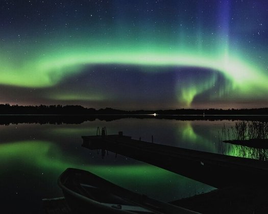O fenômeno natural pode ser visto tanto no hemisfério norte quanto no sul, onde é chamada de aurora austral.