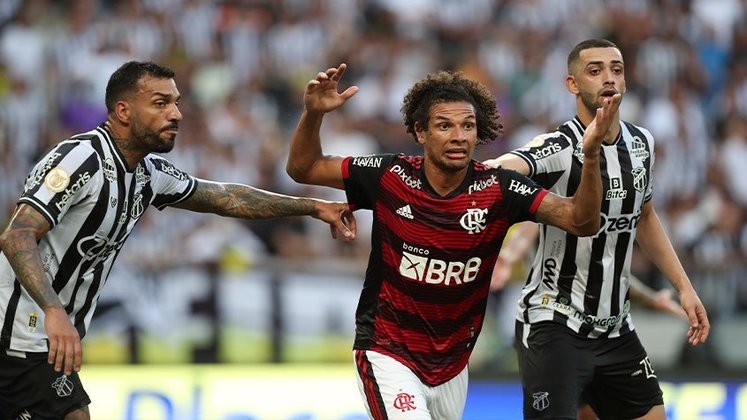 O Flamengo empatou em 2 a 2 contra o Ceará. A atuação rubro-negra foi marcada pelos dois gols de Arão, problemas defensivos em posicionamento e marcação, além da falha do goleiro Hugo no final. Veja as notas dos jogadores (por: Luan Fontes)