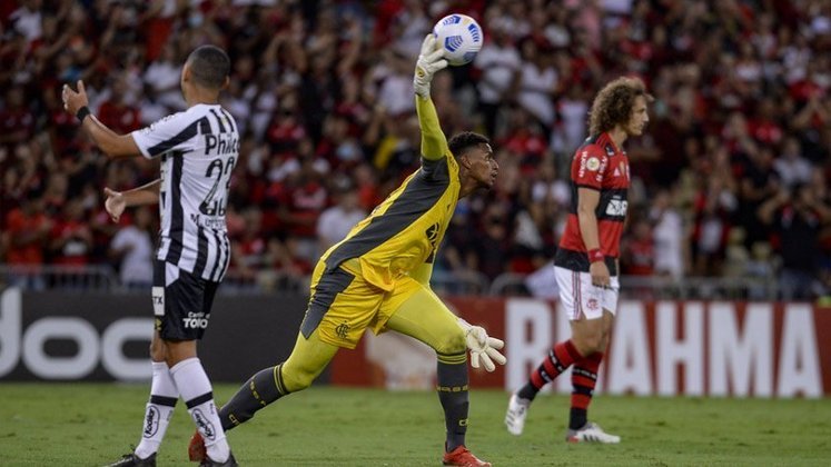 O Flamengo perdeu do Santos, por 1 a 0 nesta segunda, e encerrou sua participação no Brasileirão como mandante. Na partida no Maracanã, Hugo Souza se salvou. Confira as notas! (Por Matheus Dantas - matheusdantas@lancenet.com.br)