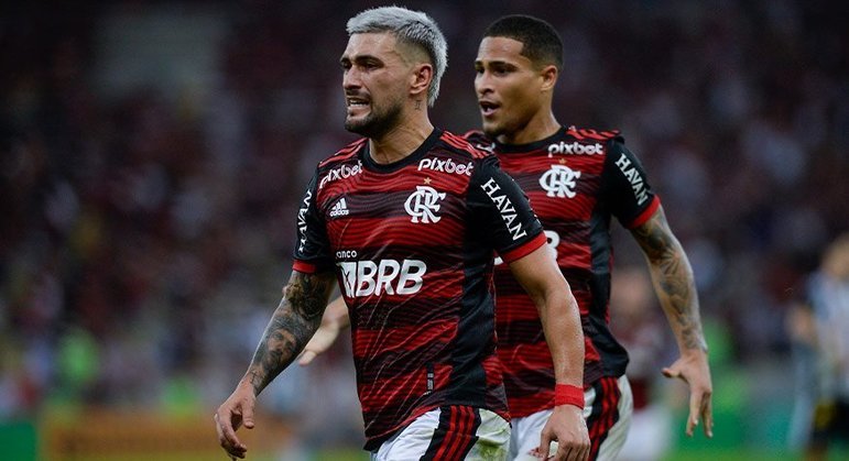 O Flamengo tem 14,3 milhões de seguidores no Instagram. O mês de julho do Flamengo teve como destaques as classificações do time nas oitavas de final da Copa do Brasil, contra o Atlético-MG (foto), e na Libertadores, diante do Tolima (COL)
