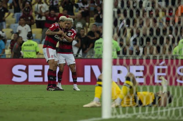 O Flamengo venceu o Vasco por 3 a 2 e largou em vantagem na semifinal do Campeonato Carioca. A defesa rubro-negra não foi bem, mas o ataque resolveu, especialmente com Arrascaeta e Pedro. Veja as notas! (Por: Guilherme Xavier)