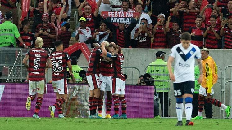 O Flamengo venceu o Vélez por 2 a 1 e confirmou a classificação para a grande final da Libertadores. Com show de Pedro e Everton Ribeiro, o Rubro-Negro conseguiu mais um resultado positivo no Maracanã. Confira as notas dos jogadores do Flamengo e os pontos positivos e negativos do Vélez! Por: Guilherme Xavier