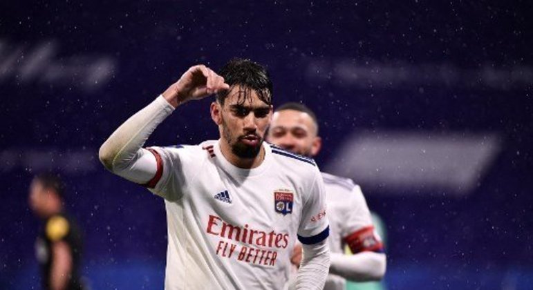 O Fluminense conseguiria contratar, por exemplo, Thiago Silva (R$ 16,1 milhões) e Marcelo (R$ 32,2 milhões), o Vasco poderia trazer Philippe Coutinho (R$ 129 milhões), o São Paulo repatriaria Lucas Moura (R$ 142 milhões), o Corinthians o zagueiro Felipe (R$ 58 milhões), Lucas Paquetá (R$ 226 milhões) voltaria para o Flamengo, Felipe Anderson (R$ 64,5 milhões) poderia reaparecer no Santos, entre outros retornos.